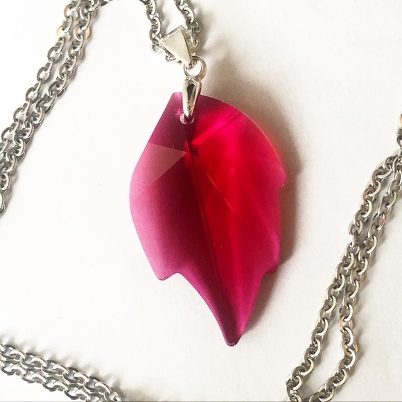 DINKA Swarovski leaf necklace - Picture 3 of 3